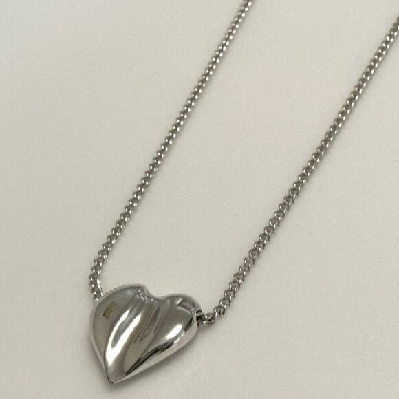 VINTAGE AVON PUFFY HEART PENDANT NECKLACE - Picture 1 of 16